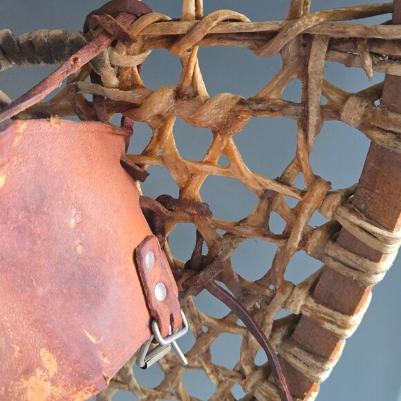 Wood and Rawhide Vintage Traditional Huron Snowshoes 43" x13.5", made in Canada - Picture 8 of 16